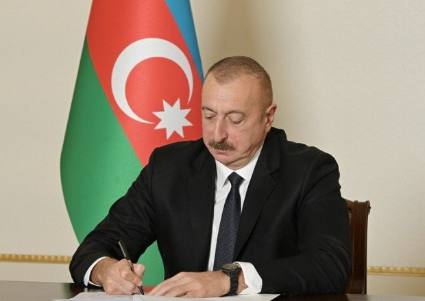 Prezident Aleksandr Şarovskinin vəfatı ilə bağlı nekroloq imzalayıb