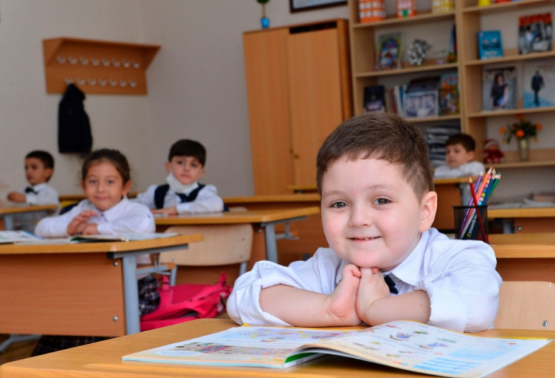 Bu gün minlərlə şagird məktəb təhsilinə başlayır