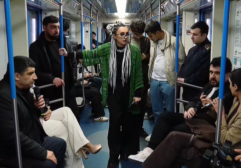 Qadınlar məktəbləri işğal edib - Metroda maraqlı sorğu