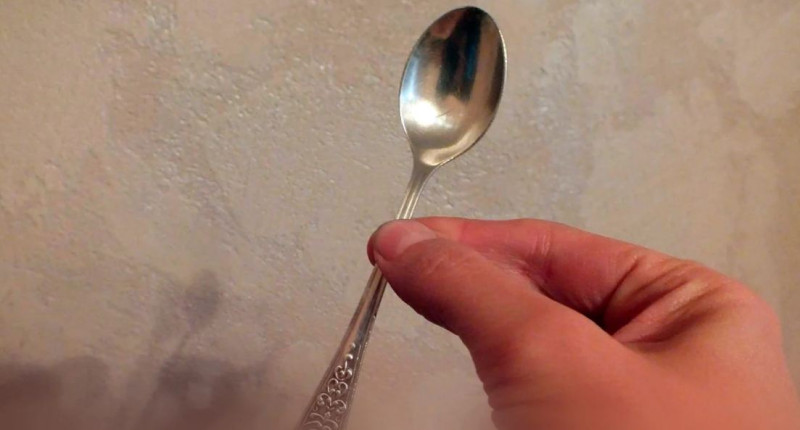 Bakıda ər arvadını çay qaşığı ilə döydü