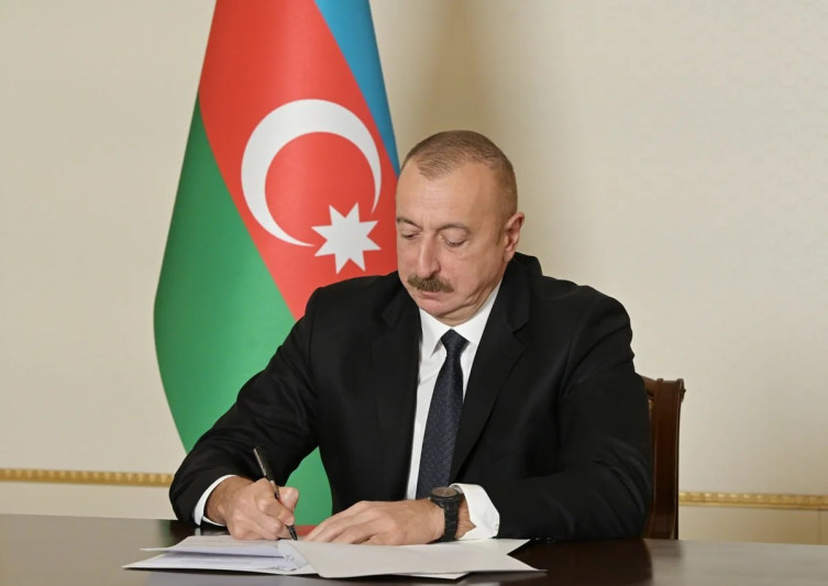 Prezident İlham Əliyev bir qrup prokurorluq əməkdaşını təltif edib - SİYAHI