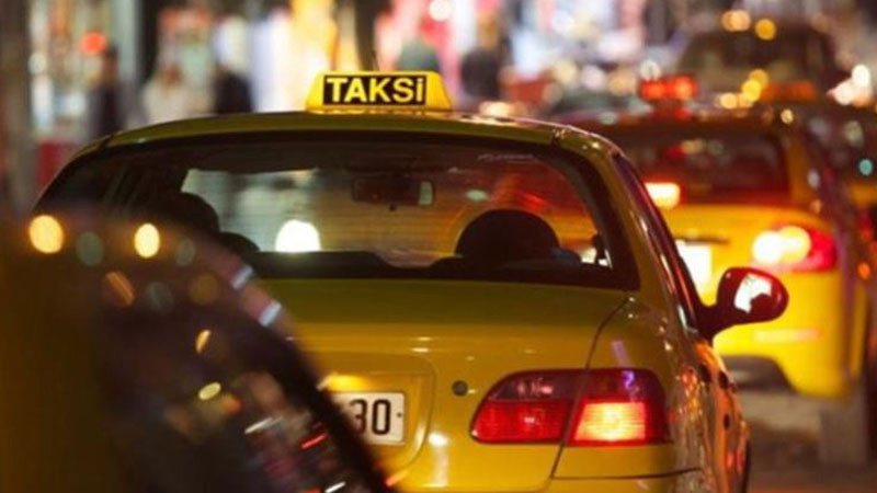 Taksidə turistlərlə mübahisə edən 62 yaşlı sürücü 15 gün həbs edildi