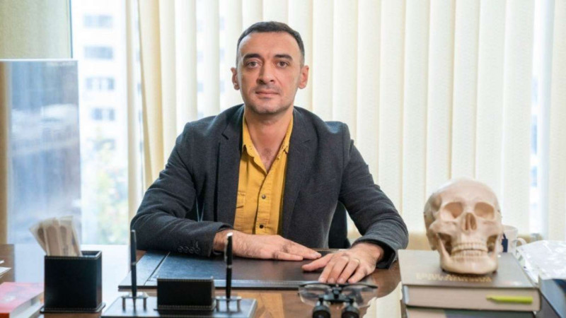 Əl boyda qüsurlu körpənin 3 saatlıq əməliyyatından 80 manat alacam?! - Həkimdən NARAZILIQ
