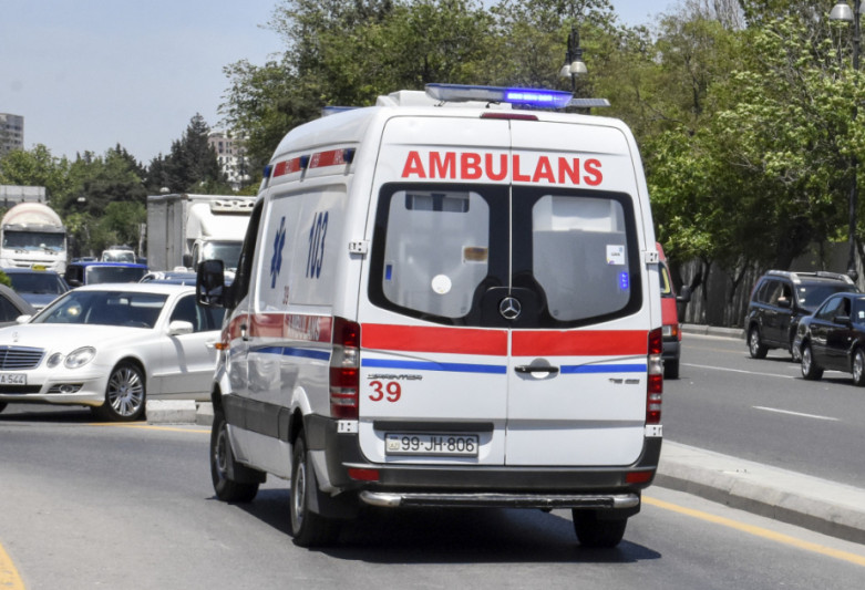 Bakıda təcili yardım maşını piyadanı vurub - ÖLƏN VAR
