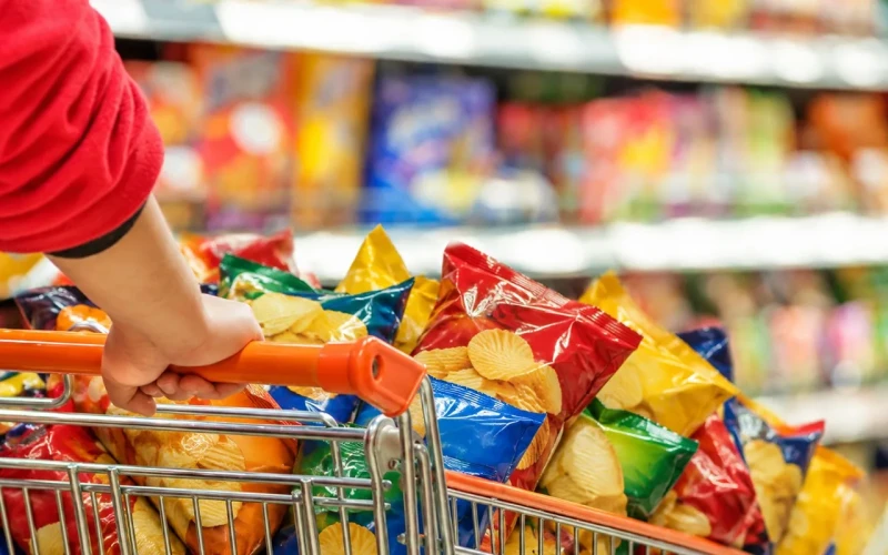 Bakıda müdir işlədiyi supermarketi taladı: 11 min manatlıq çipsi...