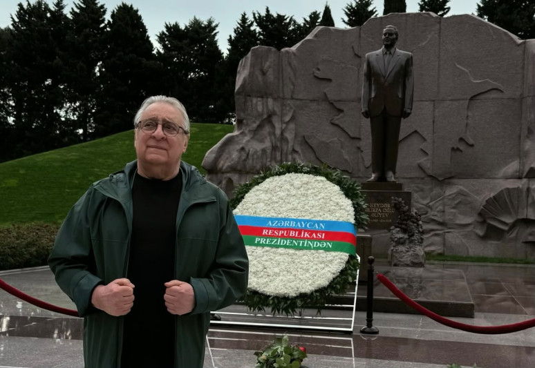 Gennadi Xazanov Fəxri xiyabanı ziyarət edib - FOTO