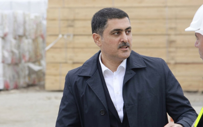 5 milyon manatlıq qaçaqmalçılıqda ittiham olunan gömrükçü ev dustaqlığına buraxıldı