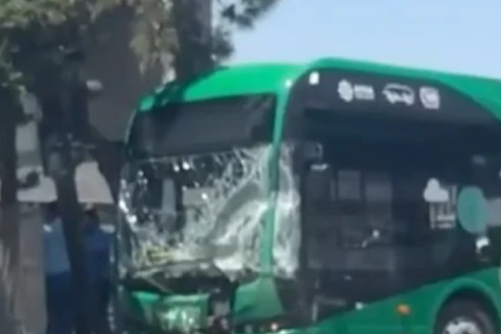 Balaxanıda avtobuslar toqquşdu - VİDEO