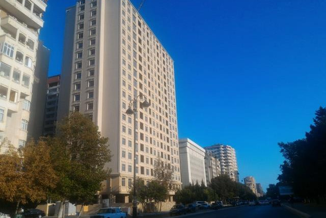 "Pulun azdı, qarajda yaşa" – Bakıda yeni yaşayış kompleksinin qalmaqallı konsepsiyası