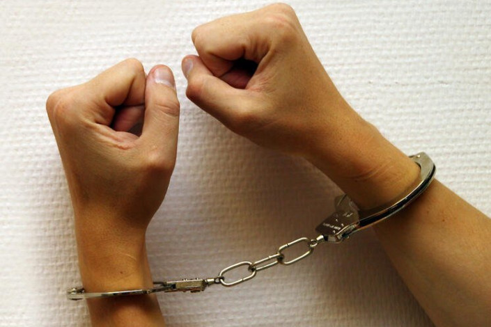 Yasamalda cinsi azlıq polisə tabe olmadı - Həbs edildi