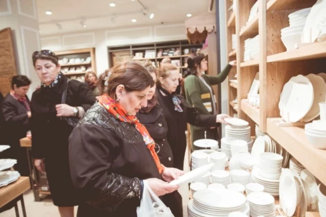 Mağazada əşya sındıran şəxs ödəniş etməyə məcburdur? – CAVAB