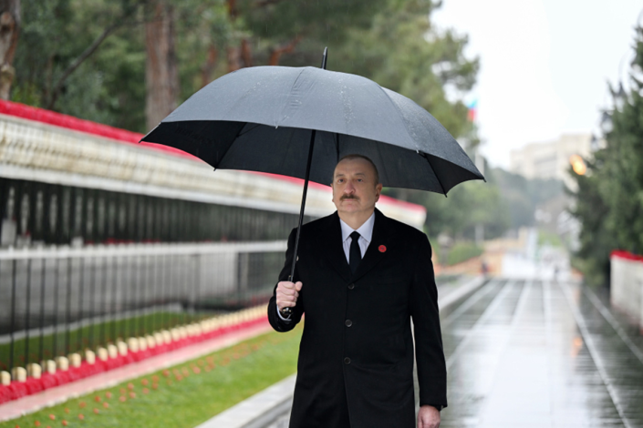 İlham Əliyev Şəhidlər xiyabanını ziyarətinə dair videoçarx paylaşıb