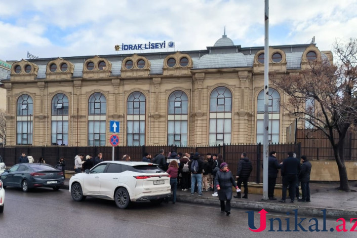 Bakıda liseydə şagird müəllimi güllələdi