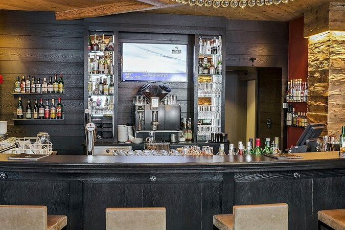 Gecə klubundakı əxlaqsız hərəkətlərini sosial şəbəkədə yayan gənc həbs edildi