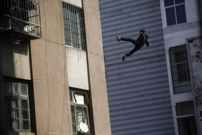 Bakıda FACİƏ: Gənc oğlan binadan yıxılıb öldü