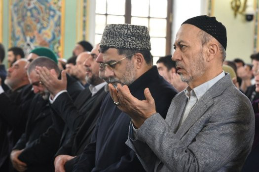 Bayram namazı qılındı