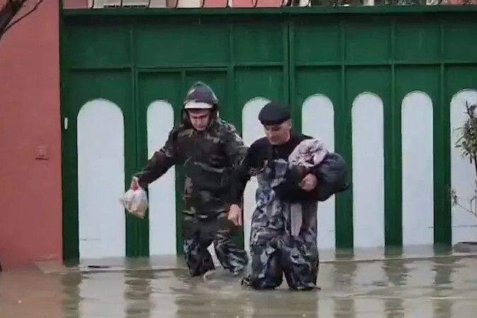 Bakıda yağan rekord yağışların səbəbi müharibədir - Alimdən sensasion açıqlama