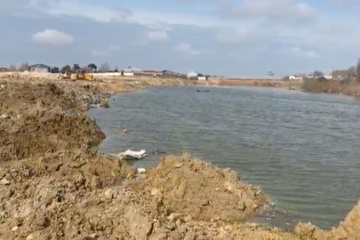 Qamışlıqlar qurudulur, villalar tikilir, Bakı da su altında qalır