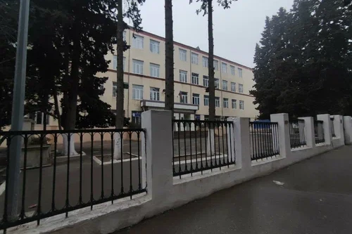 7-ci sinif şagirdini yoldaşları təhdid etdi, o da boğazını kəsdi
