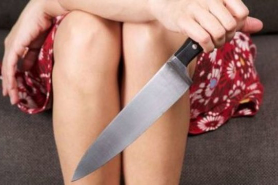 Hamilə qadın şkafda gizləndi, sevgilisini BIÇAQLADI