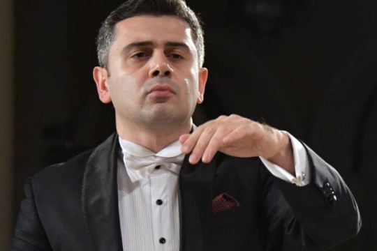Ölən direktor müavini tanınmış dirijorun qohumu imiş