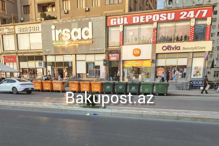 Bakıda sürücülərin yolunu zibil qutuları ilə kəsdilər