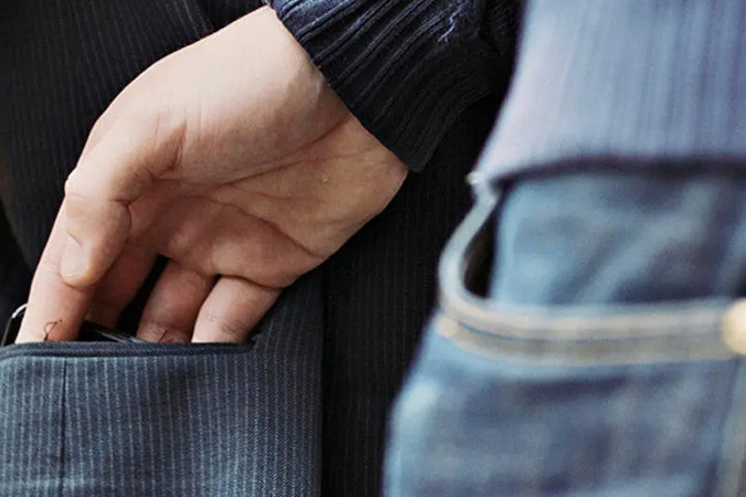 Spirtli içki qəbul etdi, marşrutda sərnişinin pul kisəsini oğurladı