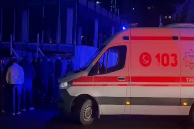 Bakıda 17 yaşlı oğlan anasına 12 bıçaq zərbəsi vurdu - YENILƏNİB