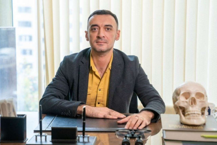 "Əl boyda qüsurlu körpənin 3 saatlıq əməliyyatından 80 manat alacam?!" - Həkimdən NARAZILIQ