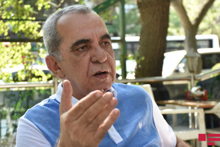 Möhlət Müslümov: "İndiki müğənnilər inkubator cücələri kimi bir-birinə oxşayır"