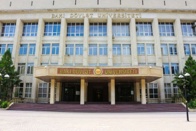 Bakı Dövlət Universitetində iki nəfər bıçaqlanıb