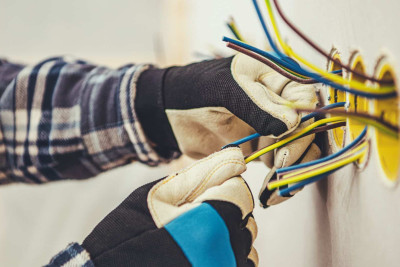 Yasamal rayonunda ustanı elektrik cərəyanı vurub