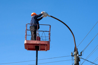 Sulutəpədə təmir işləri aparan Azərişıq əməkdaşını elektrik cərəyanı vurub