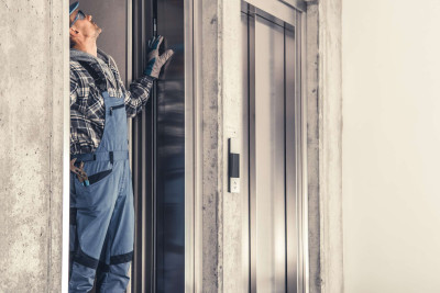 Binəqədi: 9-cu mikrorayonda çoxmərtəbəli binada lift işləmir