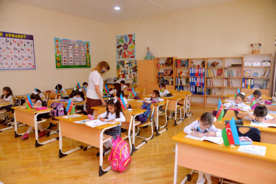 Bakıda bütün məktəblərdə ənənəvi dərs prosesi başlayıb