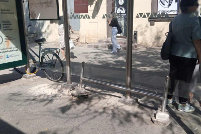 Bakıda avtobus dayanacağın oturacağı oğurlanıb
