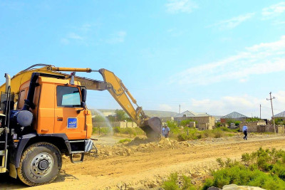 Abşeron: Pirəkəşkül qəsəbəsində avtomobil yolları bərpa olunur
