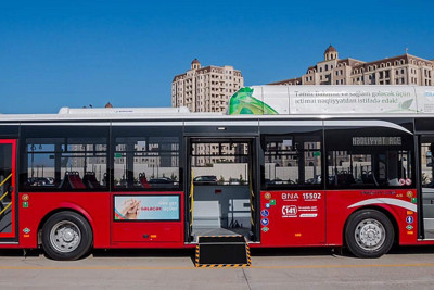 Bakıda iki “Baku Bus” sürücüsü qayda pozaraq qəza şəraiti yaradıb