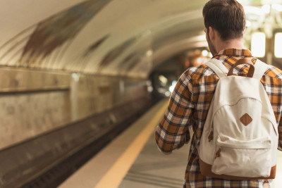 Bakı metrosunda hadisə: 30 yaşlı kişi qatar yoluna düşüb