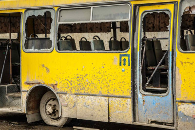 Abşeron rayonunda sərnişin avtobusu aşıb