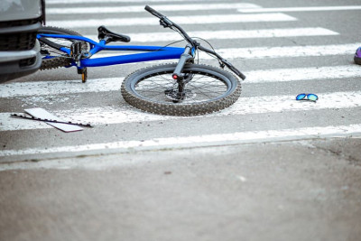 Bakıda avtomobil velosipedçi ilə toqquşub