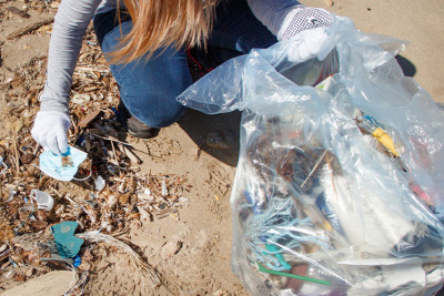 Xəzər: daha bir sahildə “Təmiz sahillər” aksiyası keçirilib