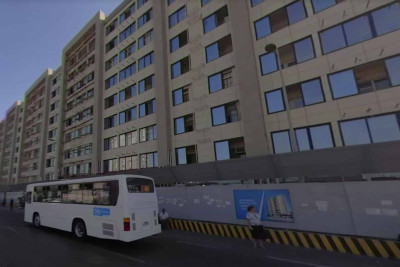 Bakıda təmir olunan binada girişi olmayan eyvanlar quraşdırılıb
