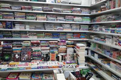 Bakıda valideyinlər uşaqları üçün iş dəftərləri tapa bilmirlər