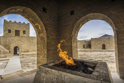 Bakıda neftlə çəkilən rəsmlərin sərgisi keçirilir