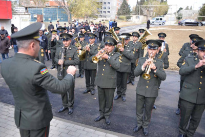 Qarabağ müharibələri qəhrəmnalarının xatirəsinə lövhə və park açılıb