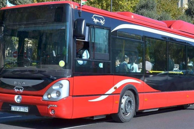 “BakuBus”ın sərnişin avtobusu qəza törədib