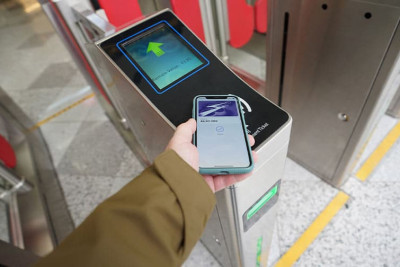 Bakı Metropoliteni: ilin sonuna qədər gediş haqqı bank kartı, mobil telefon və “ağıllı” saatla ödəmək mümkün olacaq