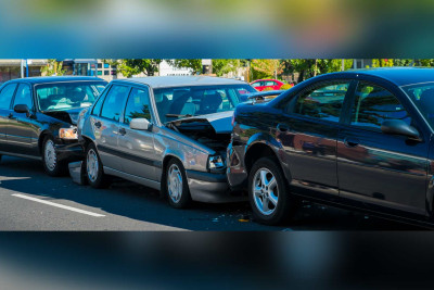 Paytaxt ərazisində zəncirvari yol qəzası baş verib