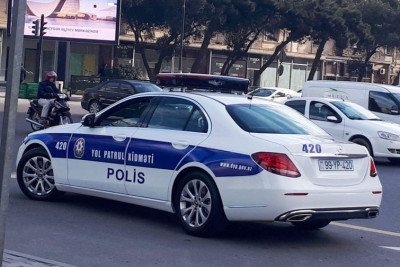 Bakıda yol polis əməkdaşları reyd keçirir